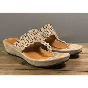 L'Amour Des Pieds Chuxley Women's Wedge Thong Sandals Size 7 Taupe Suede Studs